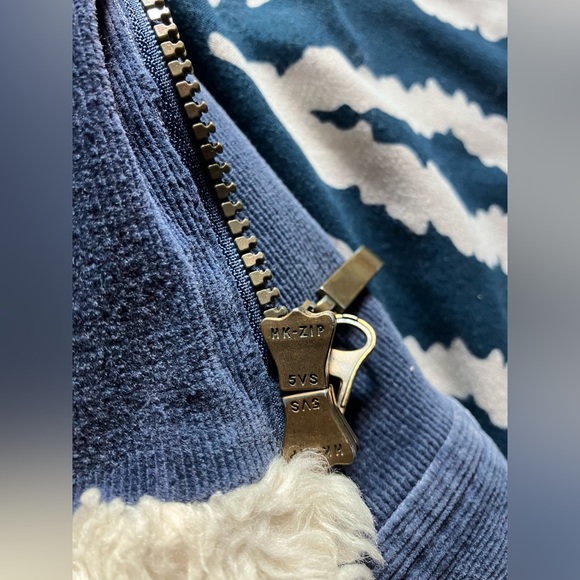 Sashimi blue soft Corduroy jacket w/pockets. Soft, silky white fur-like collar. - Picture 14 of 14